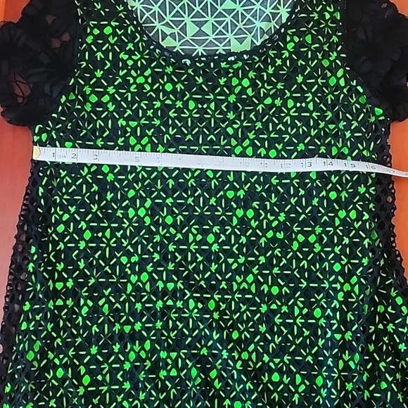 ✨️11✨RED CORAL COLLECTIONS, Unique Long Top or Dress, Neon Green Underlay w/ Blk - Picture 4 of 7